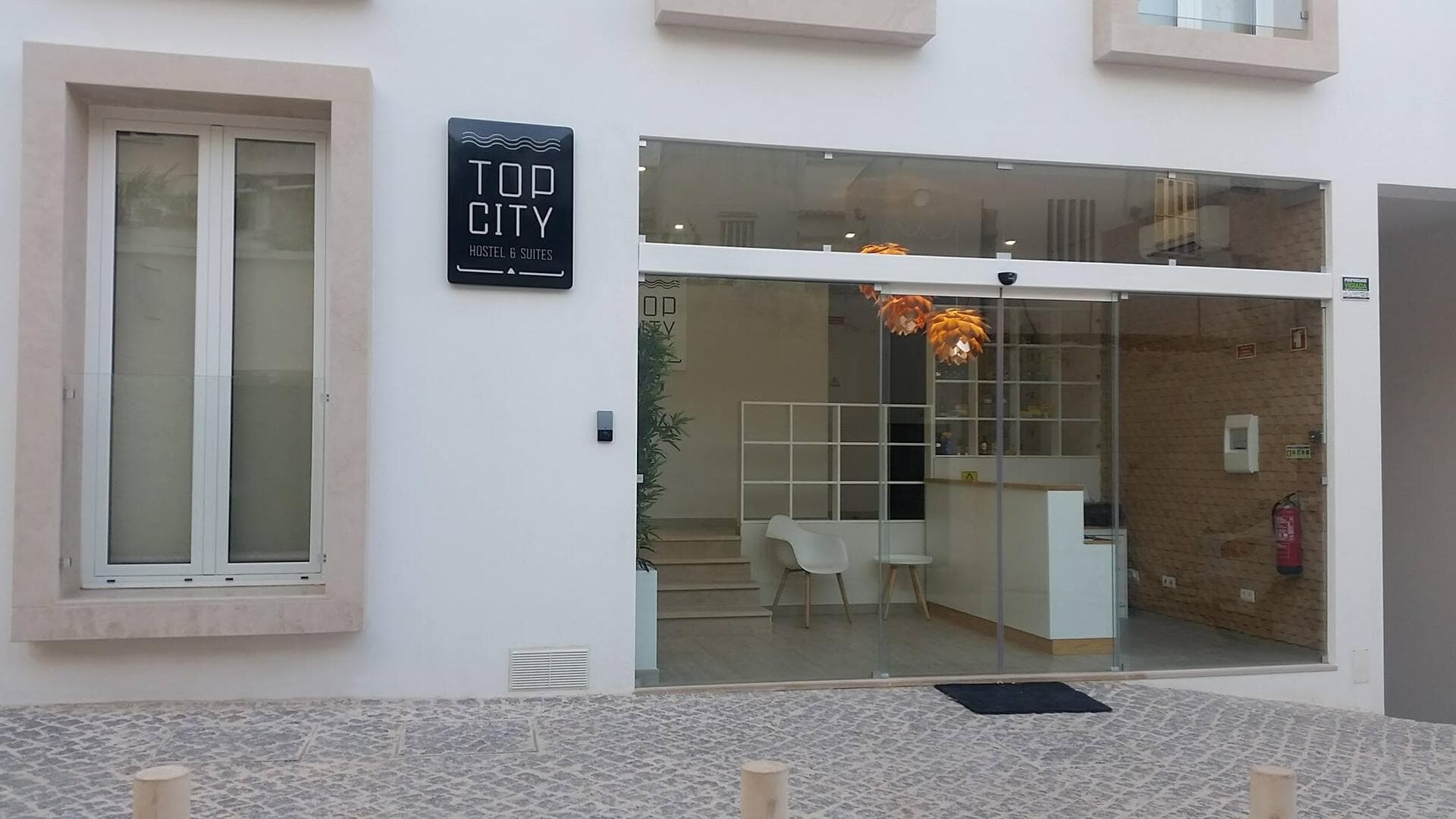 Top City Hostel & Suites